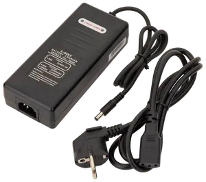 Sort elcykel-batterioplader med indikatorlys, aftagelig strømkabel og standard DC-stik. Velegnet til opladning af lithiumbatterier, med tydelige statusindikatorer.