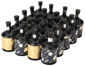 Set med 24 partypoppers med svarta toppar och olika festliga omslag, inklusive guld och nyårstema. Varje popper har ett snöre för enkel användning vid firanden.