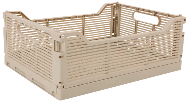 Beige plast opbevaringskasse med lamelsider, rektangulær form og indbyggede håndtag. Kassen er stabelbar og sammenklappelig, ideel til opbevaring og transport af forskellige ting.