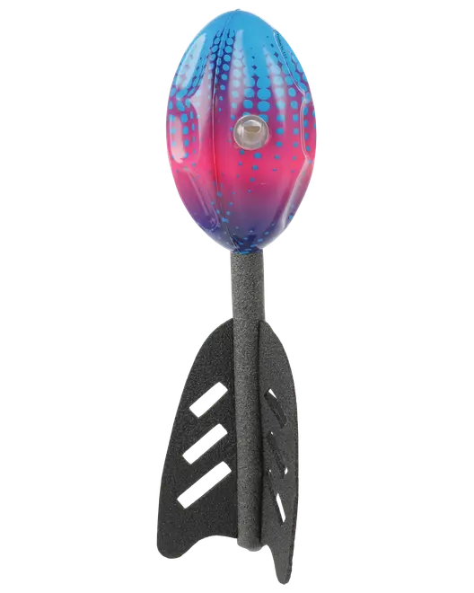 Skumraketleksak med blå och rosa mönstrad plastnos, svarta skumfenor och visselhål. Lätt, säker och perfekt för utomhuslek för barn.