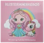 Klistermærkebog med 40 sider og 7 ark klistermærker. Lyserød forside med tegnet prinsesse med krone og blå kjole, enhjørning, regnbue, skyer og mariehøne.