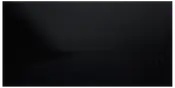 Svart rektangulär vadderad madrass eller kudde med slätt tyg, svaga veck och sydda kanter.