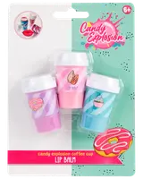 Sæt med tre læbepomader i pastelfarvede kaffekopbeholdere med dessertmotiver. Hver har hvidt låg og farverig krop, egnet til børn fra 6 år.