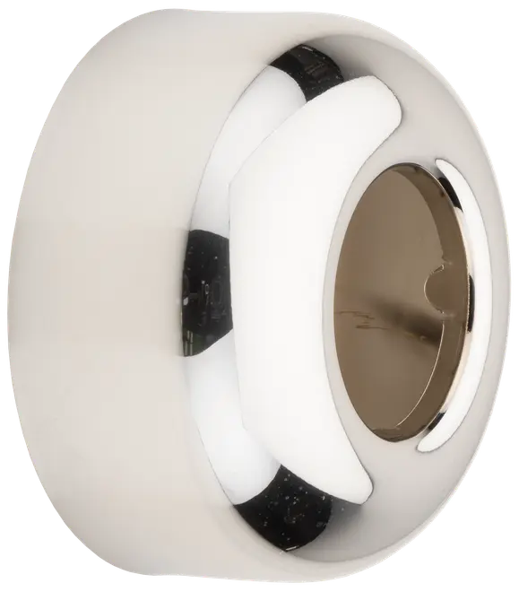 Modern vägglampa med rund, vit och kromad yta. Slät, blank finish och central metallaccent. Passar samtida inredning, ger stämningsbelysning.