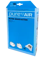 Förpackning med fyra PureAir dammsugarpåsar för Nilfisk Bravo/Action-modeller. Passar utvalda serier, visas på kartongen. Inkluderar ett filter. Blå förpackning med produktbilder.