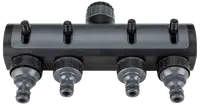 Sort plastikhane-fordeler med fire udgange, hver med gevindkobling og individuel flowkontrol, designet til tilslutning af flere haveslanger til én vandkilde.