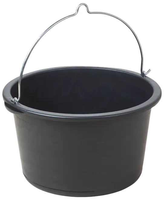 Rund sort plastikspand med solidt metalhåndtag, bred åbning og forstærket kant. Velegnet til vand, foder eller materialer. Holdbar og nem at rengøre.