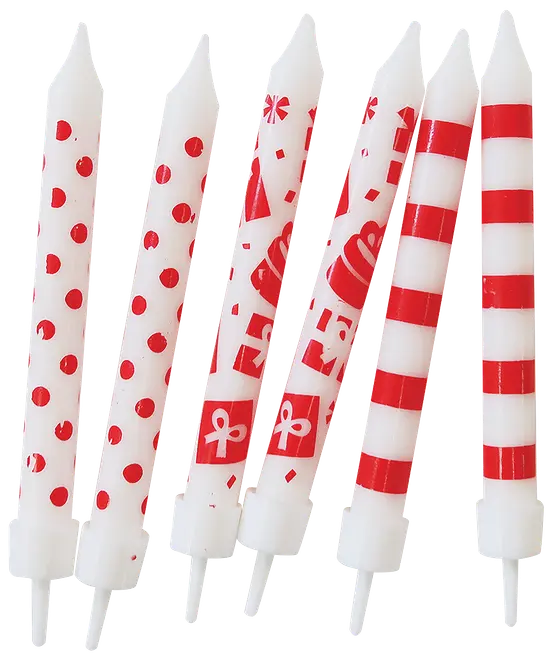 Sæt med seks hvide fødselsdagslys med røde mønstre: prikker, gaveæsker og striber. Hvert lys har en plastikholder i bunden til nem placering på kager.