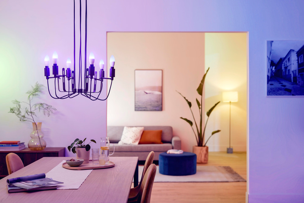 PHILIPS Smart LED-pære 4,9W E14 C37 - Full color