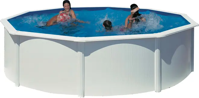 Ottekantet fritstående swimmingpool med hvide ydre paneler og blå inderside. Robust ramme, velegnet til familier og udendørs brug.