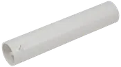 Vit cylindrisk plasttub med slät yta och en liten utstickande flik nära ena änden, lämplig som skydds- eller kopplingshylsa för rör eller kablar.