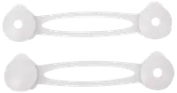 Två vita barnsäkra lås i plast med självhäftande ändar, avsedda för att säkra skåp eller lådor. Flexibel rem förbinder två runda fästytor.