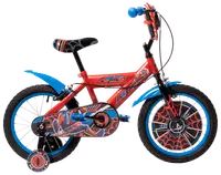 Barncykel med Spider-Man-tema, röd med blå sadel, stödhjul, kedjeskydd och matchande hjälm på styret. Utrustad med nätgrafik och stänkskärmar.