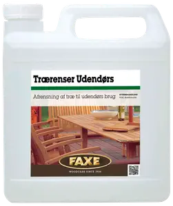 Plastdunk med FAXE Trærens Udendørs, beregnet til rengøring og vedligeholdelse af udendørs træoverflader som havemøbler, terrasser og lignende. Til udendørs brug.