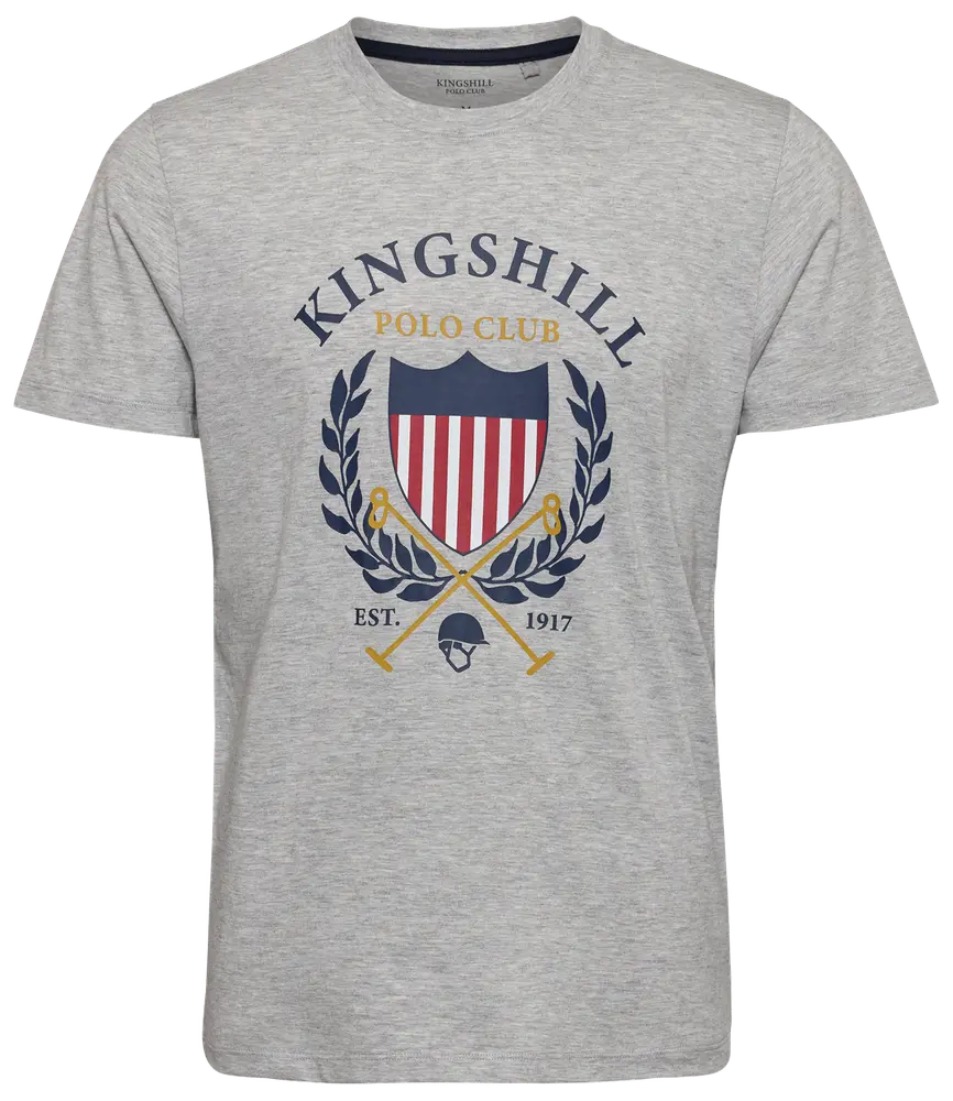 Ljusgrå t-shirt med korta ärmar, "Kingshill Polo Club"-tryck, sköld, lagerkrans, korsade poloklubbor och texten "EST. 1917". Klassisk rund hals.
