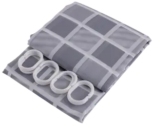 Grå och vit rutmönstrad duschdraperi med fyra vita plastringar. Vattentätt material, modern geometrisk design, passar till badrum.