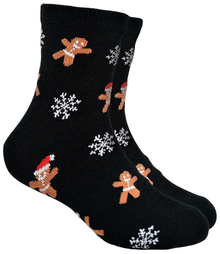 Svarta strumpor med pepparkaksgubbar, några med tomteluva, och vita snöflingor. Festlig design för julen. Mellanhöga, mjukt stickat material för komfort.