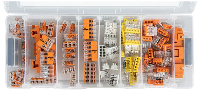 Gennemsigtig plastkasse med assorterede ledningsklemmer med håndtag i orange, klar, gul og hvid i flere rum.