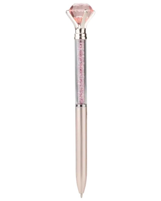Elegant kuglepen med en metallisk rosaguld nederste del, en gennemsigtig øverste del fyldt med små lyserøde krystaller, og en stor facetslebet lyserød sten monteret på toppen i en sølvfarvet fatning.