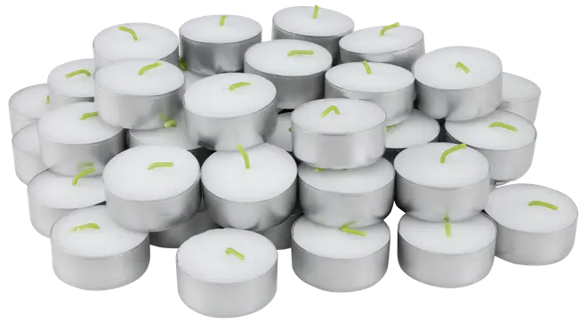 En bunke små, runde hvide fyrfadslys i sølvfarvede metalholdere, hver med en kort grøn væge, velegnet til dekoration eller praktisk brug i stager eller lanterner.