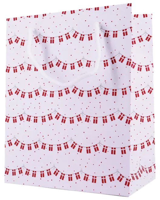 Hvid gavepose med rødt dannebrogsflag-guirlande mønster, røde prikker og hvide snorehåndtag. Mellemstørrelse, velegnet til gaver eller festartikler. Festligt og dekorativt design.