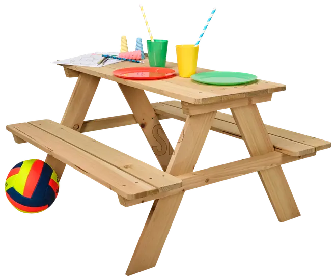 Børne picnicbord i træ med fastgjorte bænke, naturfarvet. Bordet har farverige tallerkener, kopper og sugerør. Inkluderer en farverig bold, perfekt til udendørs leg og spisning.