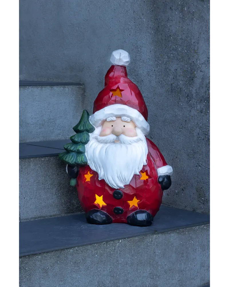 Dekorativ tomtefigur med julgran, röd dräkt med gula stjärnor, vitt skägg och svarta stövlar. Passar för inomhus- eller utomhusdekoration.