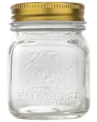 Klar glasbeholder med firkantet form, præget skrift på forsiden og gyldent metalskruelåg. Velegnet til opbevaring af syltetøj, krydderier eller små køkkenartikler.