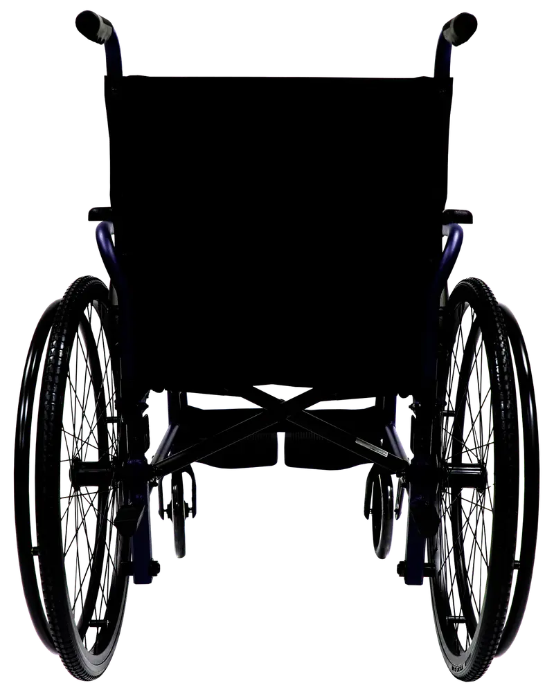 Standard manuell rullstol med stora bakhjul, skjuthandtag, svart sits och ryggstöd. Lätt ram, fotstöd och hållbar konstruktion för daglig komfort.