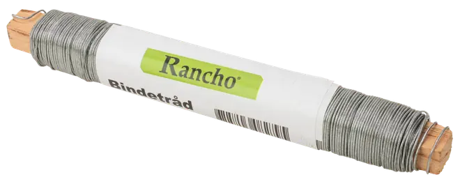 En rulle tynd bindetråd viklet om en træpind, mærket 'Rancho'. Bruges til havearbejde eller håndværk, med hvidt papirmærkat og stregkode.