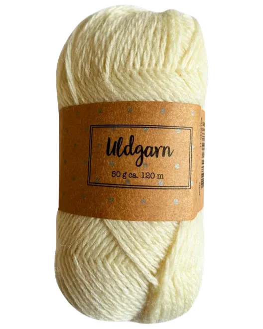 Cremefarvet garnnøgle med brun papiretiket med teksten Uldgarn, 50 g ca. 120 m.