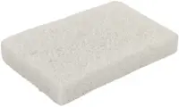 Rektangulær hvid, ikke-ridsende skuresvamp med tekstureret overflade, velegnet til skånsom rengøring af sarte overflader som glas, keramik eller non-stick gryder.