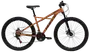 Orange mountainbike med framdämpning, svart sadel, 21-växlad system, skivbromsar och grovmönstrade däck. Lätt ram för terräng- och stigcykling.