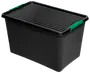 Stor svart plastförvaringslåda med räfflat lock och gröna låshandtag. Hållbar design för organisering och förvaring av hushålls- eller garageartiklar. Rektangulär form med säker stängning.