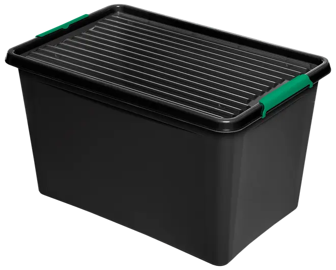 Stor svart plastförvaringslåda med räfflat lock och gröna låshandtag. Hållbar design för organisering och förvaring av hushålls- eller garageartiklar. Rektangulär form med säker stängning.