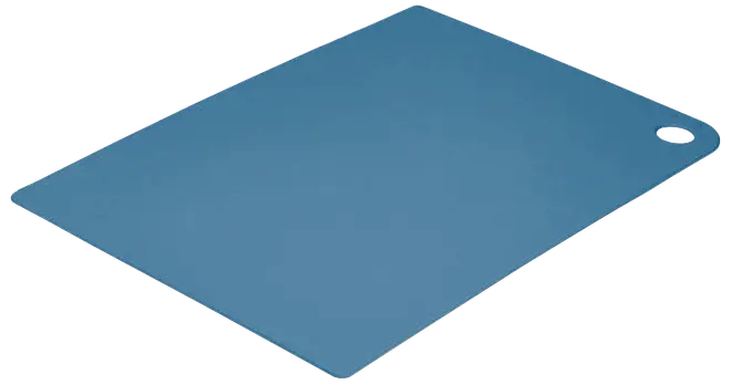 Blå, rektangulär skärbräda med rundade hörn och hål i ett hörn för upphängning. Slät yta, lätt och enkel att rengöra.