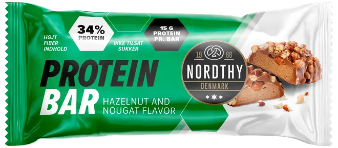 Nordthy proteinbar med hasselnød- og nougatsmag, 15g protein pr. bar, højt fiberindhold, uden tilsat sukker, grøn emballage med billede af skåret bar med hasselnødder.