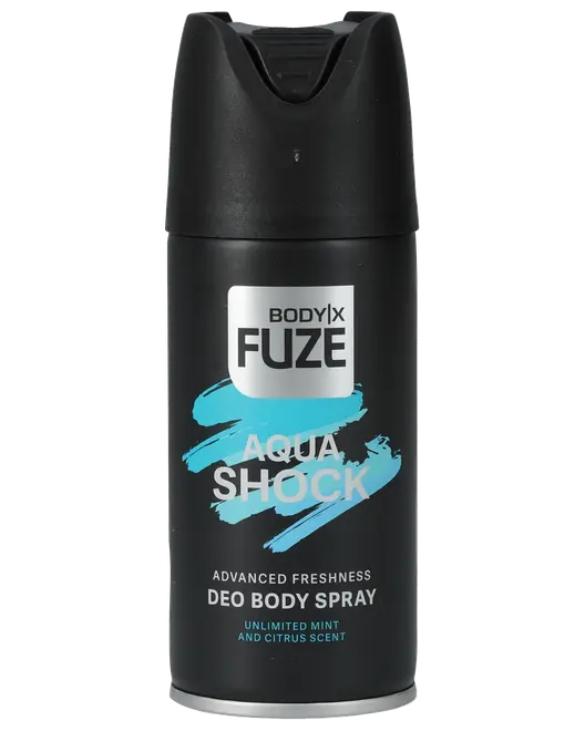 Sort, cylindrisk deodorant spraydåse med mat finish, mærket "BODYX FUZE Aqua Shock." Blå detaljer, lover avanceret friskhed, mynte- og citrusduft, sikker sprayhætte.