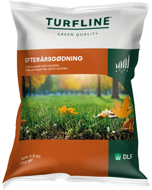 Pose med efterårsgødning til plæne, rækker til 250 m², NPK 5-3-20. Efterårstema med græs og blade. Styrker plænen før vinteren. Mærke: Turfline, DLF.