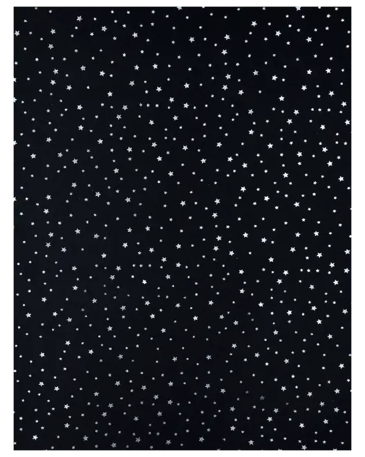 Sort stof med et mønster af små hvide stjerner jævnt fordelt over fladen, velegnet til tøj, hobby eller boligindretning. Materialet virker glat og let.