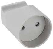 Hvid plastisk stikkontaktadapter med rundt forsænket udtag og to benhuller.