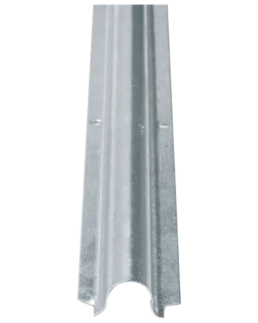 Galvaniseret stålprofil til gipsvægge med U-formet profil, forborede huller til kabler og glat metaloverflade, beregnet til indvendige vægrammer i byggeprojekter.