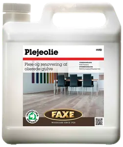 Plastdunk med Faxe hvid plejeolie til pleje og renovering af olierede trægulve. Egnet til indendørs brug, miljømærket, med skruelåg og bærehåndtag.