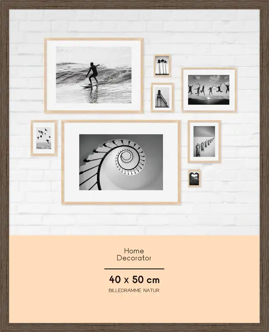 Sæt af billedrammer i naturtræ, 40 x 50 cm, vist med sort-hvide fotos. Perfekt til boligindretning, passer til forskellige fotostørrelser og vægopsætninger.