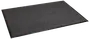 Rektangulär mörkgrå dörrmatta med räfflad yta och svart gummikant, avsedd för inomhus- eller utomhusbruk för att samla upp smuts och fukt från skor.