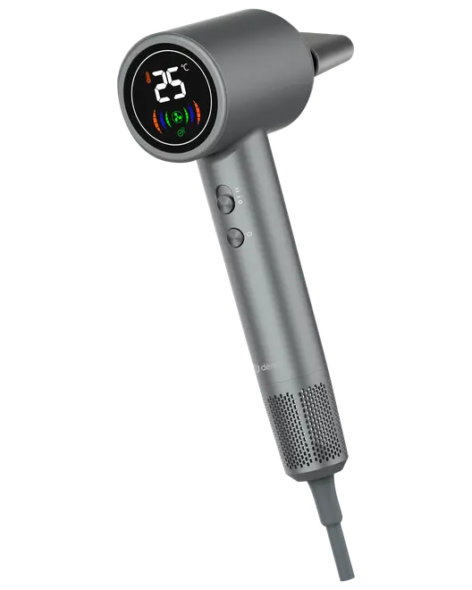 Elegant grå hårtørrer med digitalt display, der viser temperatur, to kontrolknapper, ergonomisk håndtag og aftagelig dyse. Moderne design til professionel eller hjemmebrug.