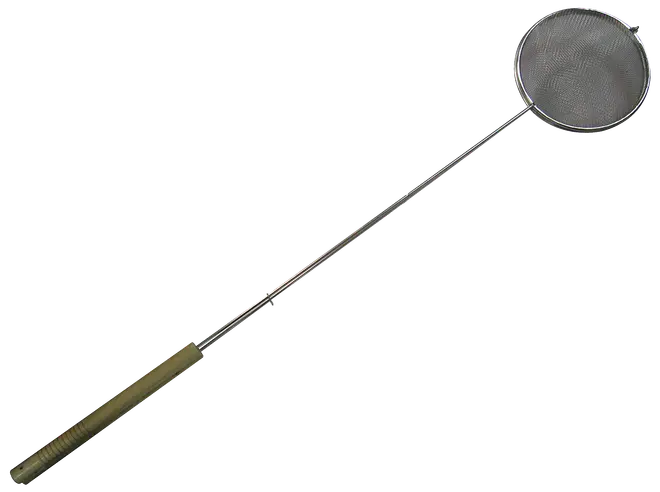 Långskaftad skimmer i rostfritt stål med rund, finmaskig sil och bekvämt handtag, perfekt för att sila eller lyfta mat ur heta vätskor vid matlagning.