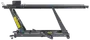 Robust motorcykelløftebord i stål med hydraulisk fodpumpe, skridsikker platform, sikkerhedslås og hjul for nem mobilitet. Ideel til løft og service af motorcykler.