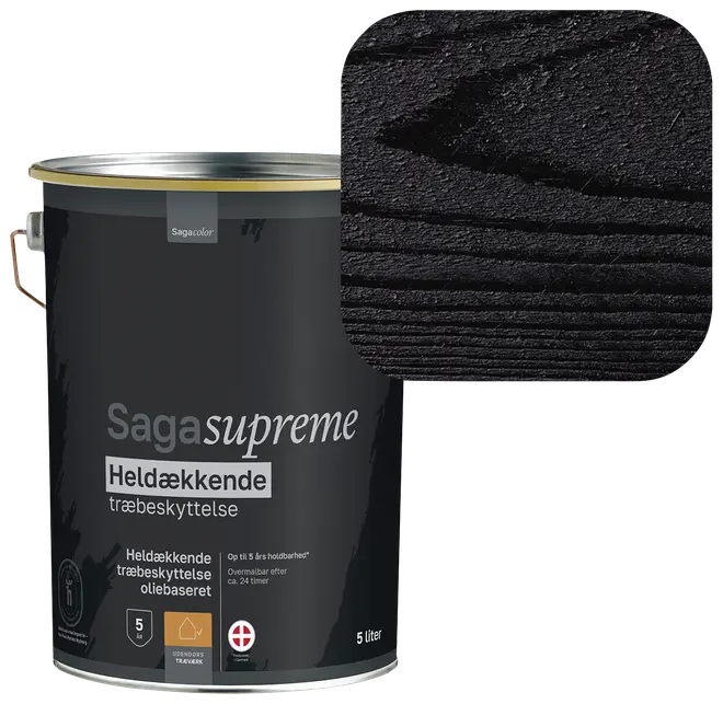 5 liters spand Saga Supreme heldækkende træbeskyttelse, oliebaseret, til udendørs brug. Vist i dyb sort farve med prøve på træstruktur.