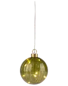 Grøn glasjulekugle med guldfarvet top, fyldt med varme hvide LED-lys. Rund form, gennemsigtig ophængsbånd. Dekorativ og festlig til juletræ eller hjemmet.